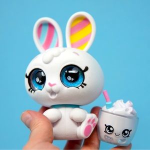 Kindi Kids Show N Tell Pets Toy Marlo The Bunny Pet and Shopkin Accessory